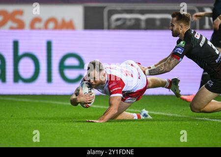 Joe Burgess di Hull KR si aggiudica per una meta durante la partita del Betfred Super League Round 25 Wigan Warriors vs Hull KR al Brick Community Stadium, Wigan, Regno Unito, 6 settembre 2024 (foto di Craig Thomas/News Images) Foto Stock