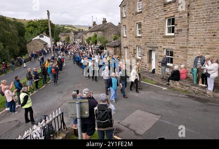 La Muker Silver Band condusse la processione in fiera per l'annuale Muker Show, Swaledale, North Yorkshire, settembre 2024 Foto Stock