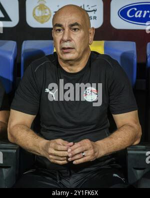 Cairo, Egitto. 6 settembre 2024. Egitto. Cairo - 6 settembre 2024 - l'allenatore egiziano Hossam Hassan durante la partita di qualificazione alla Coppa delle Nazioni Africane tra Egitto e Capo Verde allo stadio internazionale del Cairo al Cairo, Egitto.06/09/2024. Foto Mohammad Bayoumy per immagini di calcio. Crediti: Sebo47/Alamy Live News Foto Stock