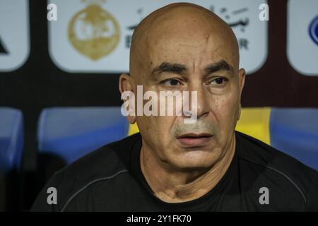 Cairo, Egitto. 6 settembre 2024. Egitto. Cairo - 6 settembre 2024 - l'allenatore egiziano Hossam Hassan durante la partita di qualificazione alla Coppa delle Nazioni Africane tra Egitto e Capo Verde allo stadio internazionale del Cairo al Cairo, Egitto.06/09/2024. Foto Mohammad Bayoumy per immagini di calcio. Crediti: Sebo47/Alamy Live News Foto Stock