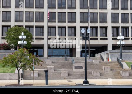 Washington, Stati Uniti. 6 settembre 2024. Foto scattata il 6 settembre 2024 mostra l'edificio del Dipartimento del lavoro a Washington, DC, negli Stati Uniti. I datori di lavoro statunitensi hanno aggiunto meno del previsto 142.000 posti di lavoro ad agosto, mentre il tasso di disoccupazione è sceso al 4,2%, segnalando che il mercato del lavoro continua a raffreddarsi, il Dipartimento del lavoro degli Stati Uniti ha riferito venerdì. Crediti: HU Yousong/Xinhua/Alamy Live News Foto Stock