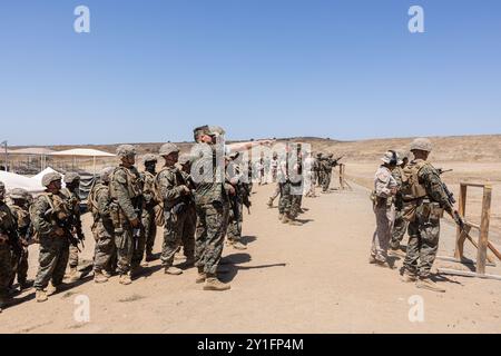 Il sergente del corpo dei Marines Carlos A. Ruiz, sergente maggiore del corpo dei Marines, parla agli studenti con il Battaglione di addestramento della fanteria al campo base dei Marines di Pendleton, California, 26 agosto 2024. Il maggiore Ruiz ha visitato MCB Camp Pendleton, interagendo personalmente con i Marines, e ha sottolineato il piano Barracks 2030 per migliorare il benessere dei Marines attraverso la modernizzazione delle caserme. (Foto del corpo dei Marines degli Stati Uniti di Lance Cpl. Jeslianne A. Torres) Foto Stock