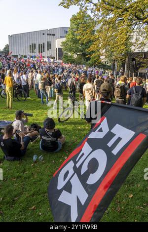 Le proteste contro il cosiddetto dialogo dei cittadini dell'AfD nella Philharmonie di Essen, i dipendenti del Teatro di Essen e della Philharmonie hanno chiesto Foto Stock