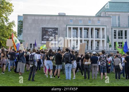 Le proteste contro il cosiddetto dialogo dei cittadini dell'AfD nella Philharmonie di Essen, i dipendenti del Teatro di Essen e della Philharmonie hanno chiesto Foto Stock