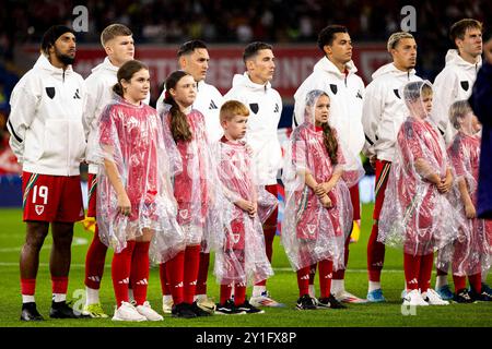 Cardiff, Regno Unito. 6 settembre 2024. Galles in formazione durante gli inni. Galles contro Turchia nella UEFA Nations League al Cardiff City Stadium il 6 settembre 2024. Crediti: Lewis Mitchell/Alamy Live News Foto Stock