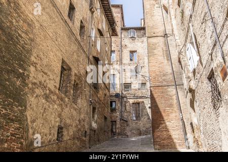 Siena è stata una delle città più importanti dell'Europa medievale e il suo centro storico è un sito patrimonio dell'umanità dell'UNESCO. Piazza del campo nel Palio Foto Stock