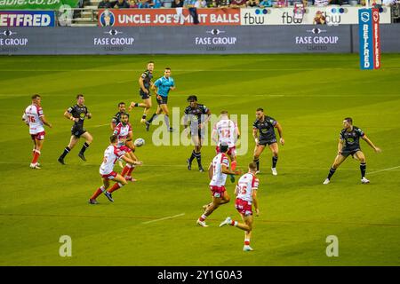 Wigan, Regno Unito. 6 settembre 2024. Super League Rugby: Wigan Warriors vs Hull KR al Brick Stadium. Colpo generale di Hull KR all'attacco. Credito James Giblin/Alamy Live News. Foto Stock