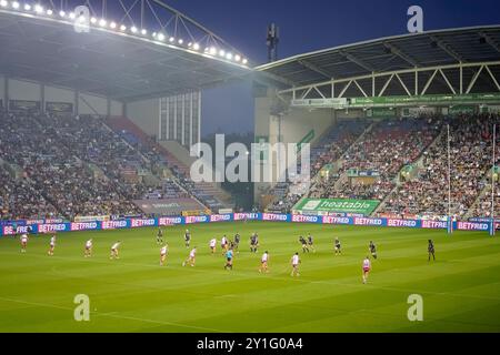 Wigan, Regno Unito. 6 settembre 2024. Super League Rugby: Wigan Warriors vs Hull KR al Brick Stadium. Vista generale durante il gioco. Credito James Giblin/Alamy Live News. Foto Stock