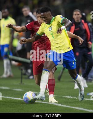 Curitiba, Brasile. 7 settembre 2024. PR - CURITIBA - 09/06/2024 - QUALIFICAZIONI ALLA COPPA DEL MONDO 2026, BRASILE x ECUADOR - vini Jr e Felix Franco, lottano per il pallone, couto pereira, Today Photo: Hedeson Alves/AGIF (foto di Hedeson Alves/AGIF/Sipa USA) crediti: SIPA USA/Alamy Live News Foto Stock