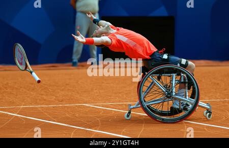 Parigi, Francia. 6 settembre 2024 - Mens Wheelchair Tennis Doubles Final - Paralimpiadi di Parigi 2024 - Roland Garros. Alfie Hewett, Gran Bretagna, celebra la vittoria della finale delle doppie per uomo in sedia a rotelle a Parigi. Alfie Hewett / Gordon Reid (GB) / Tokito Oda / Takuya Miki (Jap) foto credito: Mark Pain / Alamy Live News Foto Stock