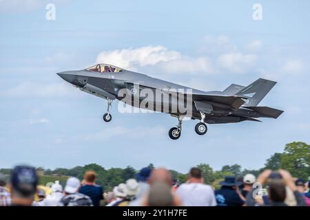 Royal Norwegian Air Force - Lockheed Martin F-35 Lightning II, arrivando alla RAF Fairford per prendere parte allo spettacolo statico al RIAT del 2024. Foto Stock