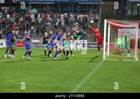 Allgemein, Strafraumszene Fussball Oberliga Westfalen, 5. Spieltag, Sportfreunde Siegen - SG Finnentrop/Bamenohl, AM 06.09.2024 a Siegen/Deutschland. *** Generale, scena area di rigore calcio Oberliga Westfalen, Matchday 5, Sportfreunde Siegen SG Finnentrop Bamenohl, il 06 09 2024 a Siegen Germania Foto Stock