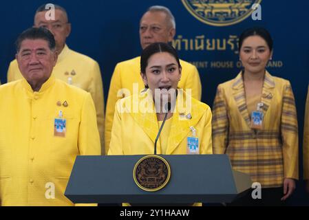 Bangkok, Thailandia. 7 settembre 2024. Il primo ministro tailandese Paetongtarn Shinawatra parla ai media durante una conferenza stampa dopo la riunione speciale del gabinetto presso la sede del governo di Bangkok. Credito: SOPA Images Limited/Alamy Live News Foto Stock