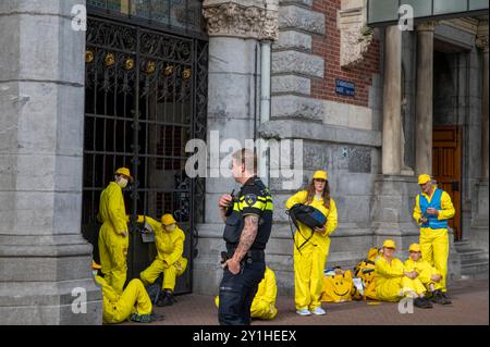 Rebellion Extinction Blocks The Rijksmuseum Museum at Amsterdam, Paesi Bassi 7-9-2024 Foto Stock