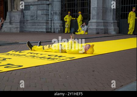 Rebellion Extinction Blocks The Rijksmuseum Museum at Amsterdam, Paesi Bassi 7-9-2024 Foto Stock