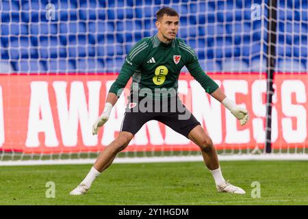 CARDIFF, GALLES - 5 SETTEMBRE 2024: Il portiere del Galles Karl Darlow durante una sessione di allenamento maschile del Galles al Cardiff City Stadium davanti al Foto Stock