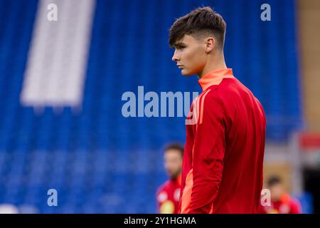 CARDIFF, GALLES - 5 SETTEMBRE 2024: Charlie Crew del Galles durante una sessione di allenamento maschile al Cardiff City Stadium in vista della UEFA 2025 Foto Stock