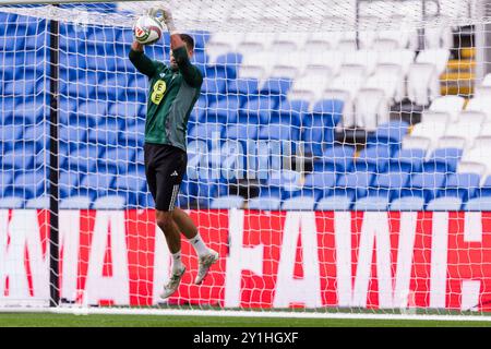 CARDIFF, GALLES - 5 SETTEMBRE 2024: Il portiere del Galles Karl Darlow durante una sessione di allenamento maschile del Galles al Cardiff City Stadium davanti al Foto Stock