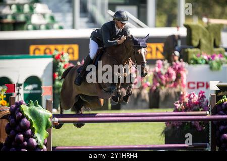 Calgary, Canada - 5 settembre 2024. Kristaps Neretneiks della Lettonia in sella a Quintes gareggia al "Masters" di Spruce Meadows 2024 a Calgary Alberta. Contrassegno Foto Stock