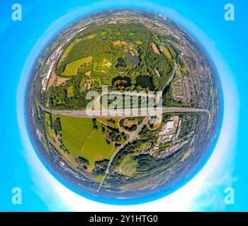 Luftbild, Wittringer Wald mit Park und Wasserschloss Wittringen an der Autobahn A2, Anschlussstelle Essen/Gladbeck, Bundesstraße B224, Erdkugel, Fisheye Aufnahme, Fischaugen Aufnahme, 360 Grad Aufnahme, piccolo mondo, piccolo pianeta, fisheye Bild, Butendorf, Gladbeck, Ruhrgebiet, Nordrhein-Westfalen, Deutschland ACHTUNGxMINDESTHONORARx60xEURO *** Vista aerea, Wittringer Wald con parco e castello fortificato Wittringen sull'autostrada A2, incrocio Essen Gladbeck, strada federale B224, globo terrestre, immagine fisheye, immagine fisheye, immagine a 360 gradi, mondo minuscolo, pianeta piccolo, immagine fisheye, Butendorf, Gladbeck Foto Stock