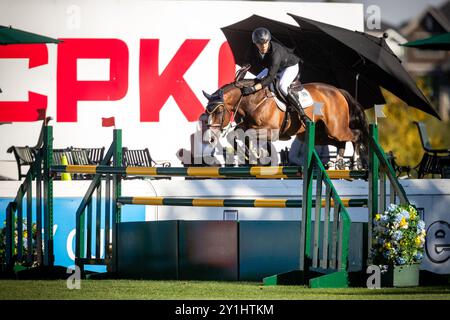 Calgary, Canada - 5 settembre 2024. Vaclav Stanek della Cecoslovacchia in sella a Quintin gareggia al 2024 Spruce Meadows 'Masters' di Calgary Alberta. Mar Foto Stock