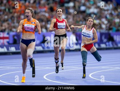 PARIGI, FRANCIA - 06 SETTEMBRE: Irmgard Bensusan (M) della germania oltre i 100 m Sprint classe T64 finale durante i Giochi Paralimpici estivi di Parigi 2024 allo Stade de France il 6 settembre 2024 a Parigi, Francia. (Foto di Mika Volkmann/DBS) credito: Mika Volkmann/Alamy Live News Foto Stock