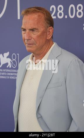 VENEZIA, ITALIA - 7 SETTEMBRE: Kevin Costner partecipa alla photocall "Horizon: An American Saga - Chapter 2" durante la 81a Mostra Internazionale d'Arte cinematografica di Venezia al Palazzo del Casino il 7 settembre 2024 a Venezia, Italia Credit: Matteo Chinellato/Alamy Live News Foto Stock