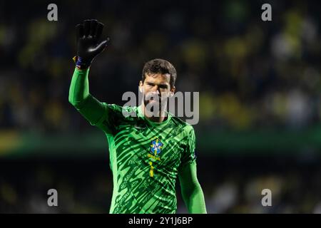 Almeria, Brasile. 7 settembre 2024. CURITIBA, BRASILE - 6 SETTEMBRE: Allison reagisce saluta i tifosi dopo la partita di qualificazione ai Mondiali FIFA 2026 sudamericani tra Brasile ed Ecuador al Major Antônio Couto Pereira il 6 settembre 2024 a Curitiba, Brasile. (Foto di Wanderson Oliveira/PxImages) credito: PX Images/Alamy Live News Foto Stock