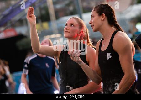 Capodistria, Slovenia. 6 settembre 2024. Gli scalatori ispezionano il corso durante la semifinale della Coppa del mondo IFSC Capodistria 2024 il 6 settembre 2024 a Capodistria, in Slovenia. (Foto di Rok Rakun/Pacific Press) credito: Pacific Press Media Production Corp./Alamy Live News Foto Stock