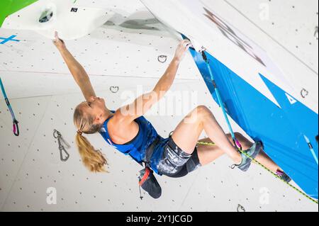 Capodistria, Slovenia. 6 settembre 2024. Gli alpinisti ispezionano il corso durante la semifinale maschile di Coppa del mondo IFSC Koper 2024 il 6 settembre 2024 a Capodistria, in Slovenia. (Foto di Rok Rakun/Pacific Press) credito: Pacific Press Media Production Corp./Alamy Live News Foto Stock