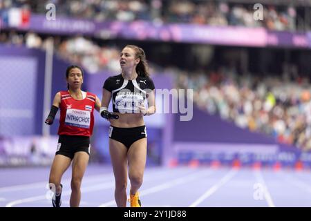 Parigi, Francia. 7 settembre 2024. Anna Grimaldi della nuova Zelanda gareggia nei 100 metri T47 femminili durante il giorno 10 dei Giochi Paralimpici 2024 allo Stade De France di Parigi. Credito: SOPA Images Limited/Alamy Live News Foto Stock