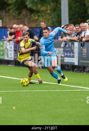 Brentwood, Inghilterra, Regno Unito. 7 settembre 2024. Il Brentwood Town affronterà una partita impegnativa giocata in casa contro un Witham Town in fa Trophy. La recente buona forma di Witham Town potrebbe renderla una gara difficile. Promette di essere un appuntamento entusiasmante con entrambe le squadre che puntano a progredire nella competizione.ma Brentwood Town vince 3-2 crediti: Richard Lincoln/Alamy Live News Foto Stock