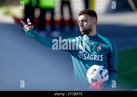 Lisbona, Portogallo. 7 settembre 2024. Bruno Fernandes durante la sessione di allenamento della Nazionale portoghese al Cidade do Futebol (città del calcio) il 7 settembre 2024 a Lisbona, Portogallo. Sessione di allenamento della Nazionale portoghese al Cidade do Futebol (Valter Gouveia/SPP) credito: SPP Sport Press Photo. /Alamy Live News Foto Stock