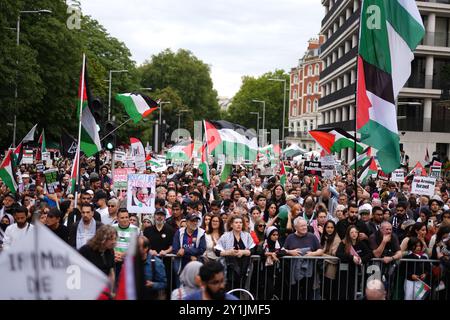 La gente partecipa alla Palestina Solidarity Campaign National march, la 18a marcia nazionale dall'ottobre 2023, nel centro di Londra. Data foto: Sabato 7 settembre 2024. Foto Stock