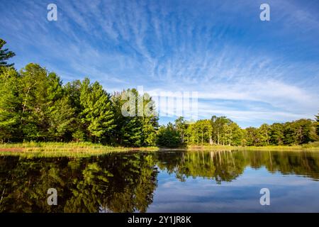 Lago Nokomis a Tomahawk, Wisconsin in estate, orizzontale Foto Stock