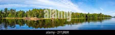 Lago Nokomis a Tomahawk, Wisconsin in estate, panoramico Foto Stock