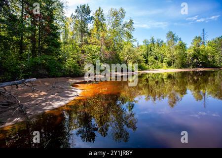 Lago Nokomis a Tomahawk, Wisconsin in estate, orizzontale Foto Stock