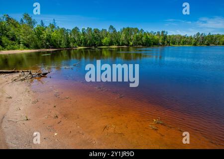 Lago Nokomis a Tomahawk, Wisconsin in estate, orizzontale Foto Stock