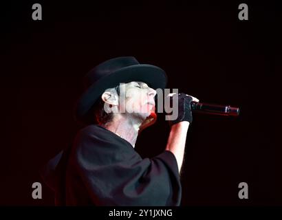 5 settembre 2024, Portsmouth, Virginia, USA: PERRY FARRELL della DIPENDENZA DI JANE intrattiene la gente all'Atlantic Union Bank Pavilion di Portsmouth, Virginia, il 5 settembre 2024...foto Â© Jeff Moore 2024 (Credit Image: © Jeff Moore/ZUMA Press Wire) SOLO USO EDITORIALE! Non per USO commerciale! Foto Stock