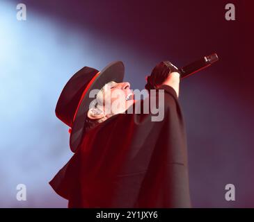 5 settembre 2024, Portsmouth, Virginia, USA: PERRY FARRELL della DIPENDENZA DI JANE intrattiene la gente all'Atlantic Union Bank Pavilion di Portsmouth, Virginia, il 5 settembre 2024...foto Â© Jeff Moore 2024 (Credit Image: © Jeff Moore/ZUMA Press Wire) SOLO USO EDITORIALE! Non per USO commerciale! Foto Stock