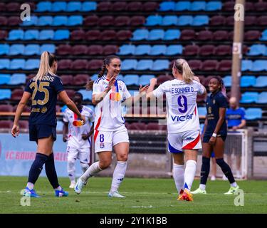 Bourgoin Jallieu, Francia. 7 settembre 2024. Eugenie le Sommer (9 Olympique Lyonnais) e Sara Dabritz (8 Olympique Lyonnais) festeggiano dopo aver segnato durante l'amichevole tra Olympique Lyonnais e Juventus FC allo Stade Pierre Rajon a Bourgouin-Jallieu, Francia. (Pauline FIGUET/SPP) credito: SPP Sport Press Photo. /Alamy Live News Foto Stock