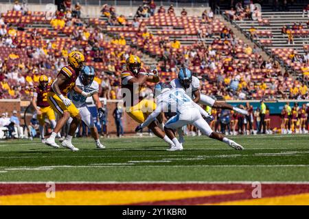 St. Paul, Minnesota, Stati Uniti. 7 settembre 2024. Il giocatore di football dell'Università del Minnesota JAREN MANGHAM corre in campo. L'Università del Minnesota e l'Università del Rhode Island si affrontarono all'Huntington Bank Stadium di Minneapolis. L'Università del Minnesota ha vinto, chiudendo Rhode Island 48-0. (Credit Image: © Michael Turner/ZUMA Press Wire) SOLO PER USO EDITORIALE! Non per USO commerciale! Crediti: ZUMA Press, Inc./Alamy Live News Foto Stock