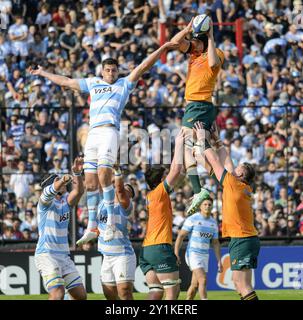 Santa Fe, Argentina. 7 settembre 2024. Santa Fé, Argentina - 7 settembre 2034: I Pumas giocano una nuova partita del campionato di rugby per il quarto turno, cercando vendetta contro l'Australia dopo quello che è successo la scorsa settimana. Il team, guidato da Felipe Contepomi, riceverà i Wallabies a Santa Fe. Per questa partita, l'allenatore ha apportato quattro cambiamenti alla squadra di partenza, evidenziando il cambiamento nella posizione di apertura: Tomás Albornoz sostituirà Santiago Carreras, il che significa un aggiustamento chiave nella strategia di gioco. Crediti: UNAR Photo/Alamy Live News Foto Stock