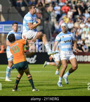 Santa Fe, Argentina. 7 settembre 2024. Santa Fé, Argentina - 7 settembre 2034: I Pumas giocano una nuova partita del campionato di rugby per il quarto turno, cercando vendetta contro l'Australia dopo quello che è successo la scorsa settimana. Il team, guidato da Felipe Contepomi, riceverà i Wallabies a Santa Fe. Per questa partita, l'allenatore ha apportato quattro cambiamenti alla squadra di partenza, evidenziando il cambiamento nella posizione di apertura: Tomás Albornoz sostituirà Santiago Carreras, il che significa un aggiustamento chiave nella strategia di gioco. Crediti: UNAR Photo/Alamy Live News Foto Stock