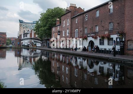 Veduta di Birmingham gas Street Basin, una rete di canali del 1773 costruita per uso industriale, a Birmingham, 7 agosto 2024, Regno Unito con: Visualizza dove: Birmingham, Regno Unito quando: 07 agosto 2024 credito: Oscar Gonzalez/WENN Foto Stock