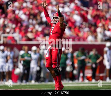 Salt Lake City, Utah, Stati Uniti. 7 settembre 2024. Il quarterback dello Utah Cameron Rising (7) festeggia dopo un touchdown durante una partita di football NCAA tra Utah e Baylor il 7 settembre 2024 a Salt Lake City. Utah ha vinto, 23-12. (Credit Image: © Scott Coleman/ZUMA Press Wire) SOLO PER USO EDITORIALE! Non per USO commerciale! Crediti: ZUMA Press, Inc./Alamy Live News Foto Stock