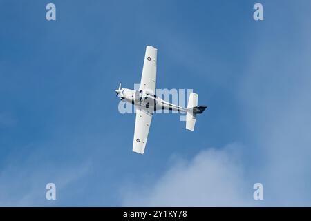 Portrush, Regno Unito. 7 settembre 2024. 07/09/2024 Portrush Portrush Airshow 2024 il RAF Tutor è un velivolo da addestramento leggero monomotore e biposto utilizzato dalla Royal Air Force per l'addestramento di volo elementare. Prodotto da Grob Aircraft, il G 115E Tutor è noto per le sue eccellenti caratteristiche di manovrabilità, che lo rendono ideale per l'insegnamento dei principi di volo di base. Viene utilizzato anche per voli con esperienza aerea e per dimostrazioni acrobatiche. Crediti: Bonzo/Alamy Live News Foto Stock