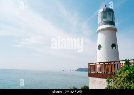 Faro dell'isola di Haeundae Dongbaekseom a Busan, Corea Foto Stock