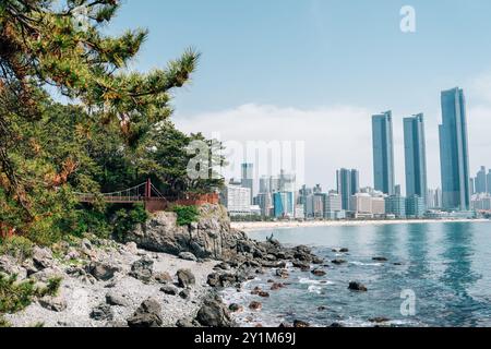 Vista dell'isola di Dongbaekseom e della spiaggia di Haeundae a Busan, Corea Foto Stock