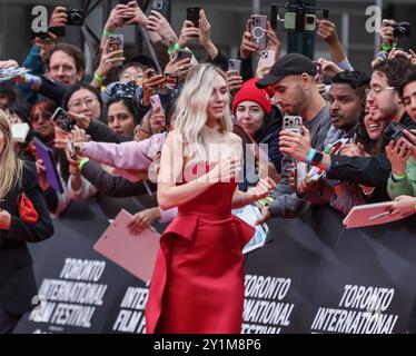 Toronto, Canada. 7 settembre 2024. Vanessa Kirby sul Red carpet al Toronto International Film Festival per la proiezione del Gala del film "Eden" ROY THOMSON HALL THEATER 7 settembre 2024 credito: Sharon Dobson/Alamy Live News Foto Stock